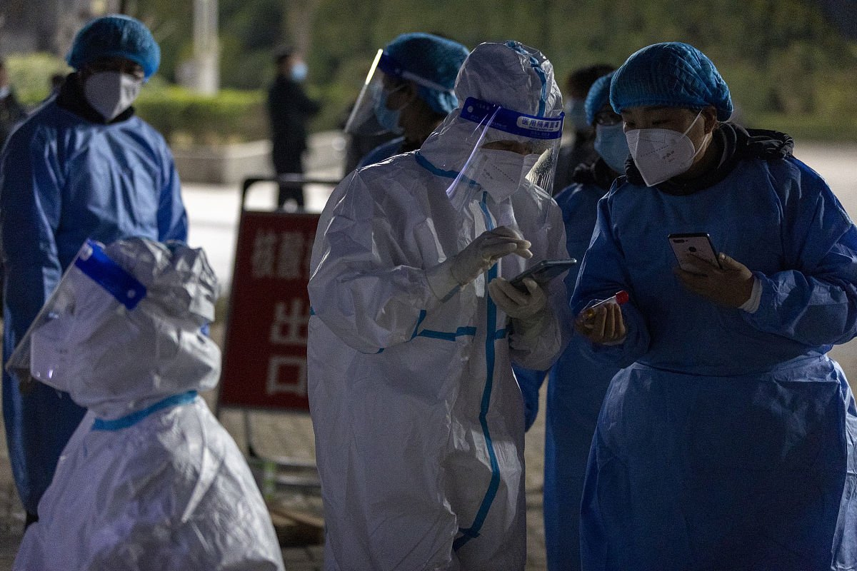 模仿者与铁拳：一位无权者的抗争