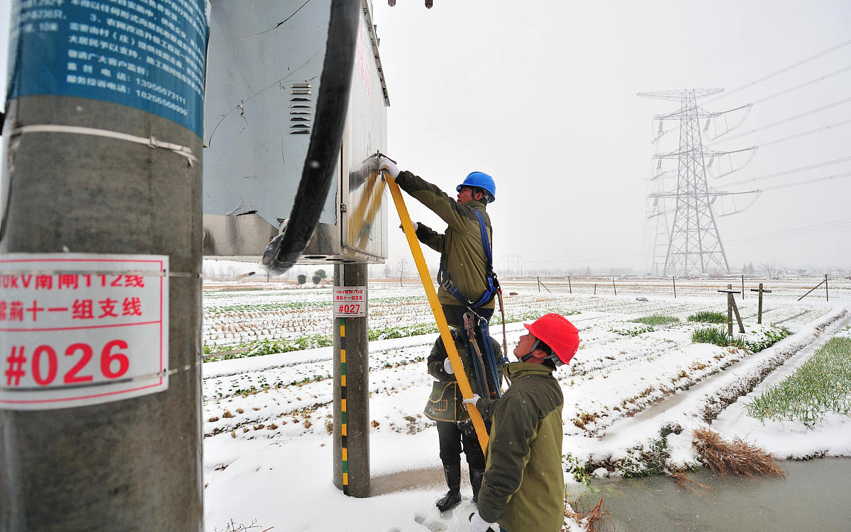 暴雨天气下电力保障：全力以赴保供电
