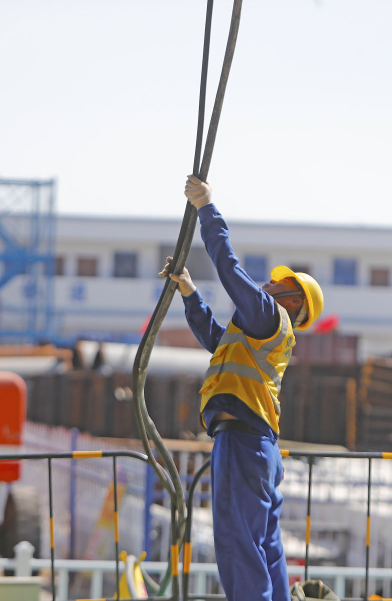 装卸员挂网保障宽体机