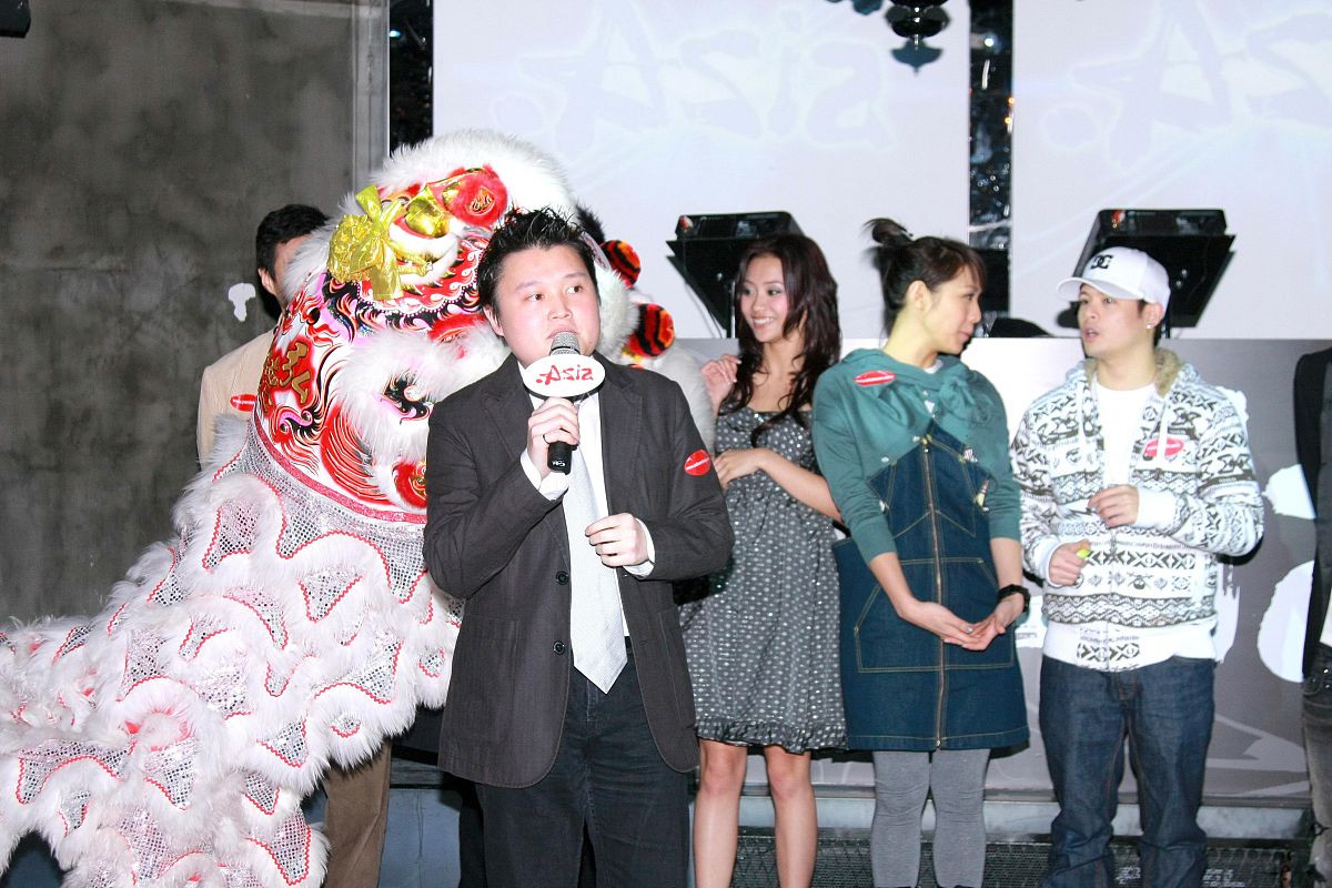 加一个判断获取变量$j46的值后判断域名是否可以在QQ和微信内访问如果可以则跳转不可以则提示无可用域名$j46 = $confj46;$j47 = $confj47;if $j47 == 1 $domains = explode $j46;$chosen_domain = $domainsarray_rand$domains; 随机获取$j46里的一个值if !isset$_COOKIEredi