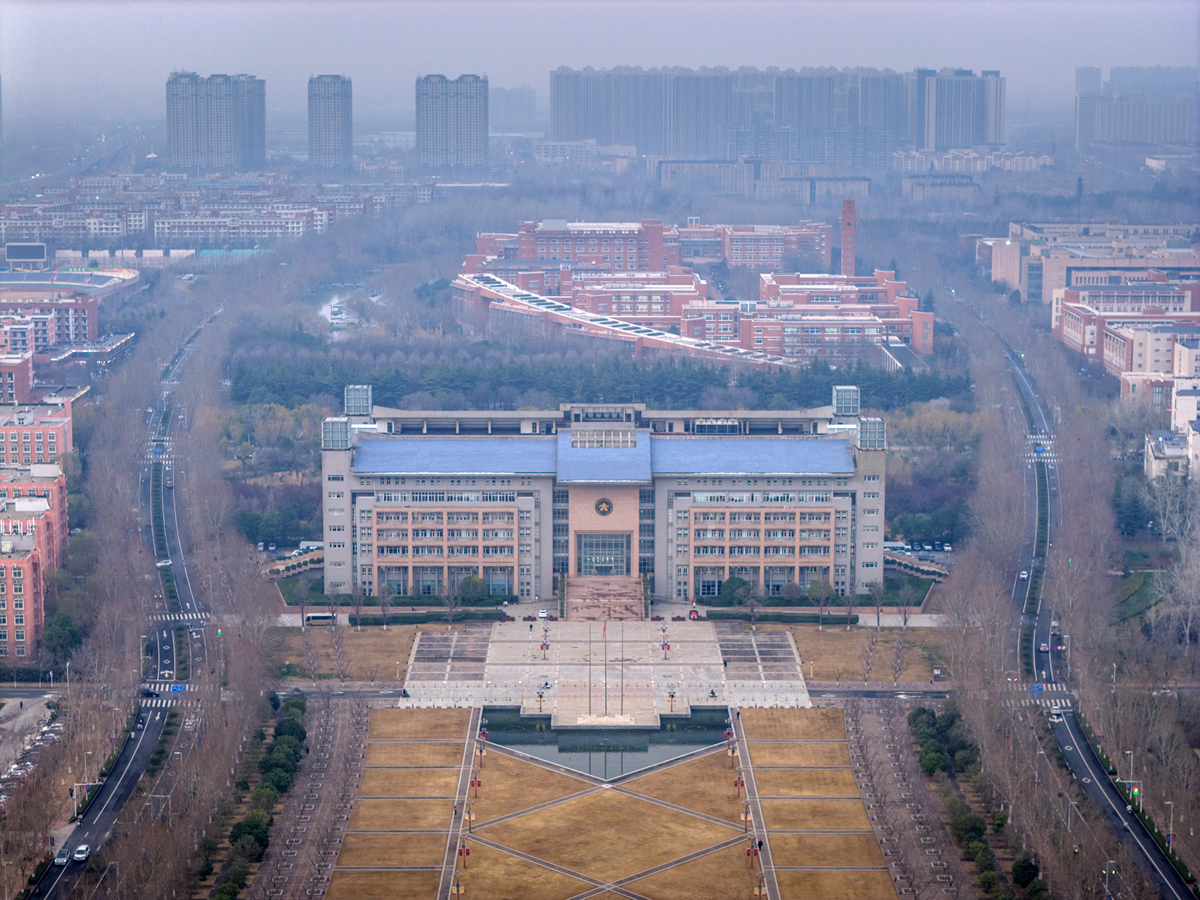 2026年3月2日,郑州大学主校区校园风光.