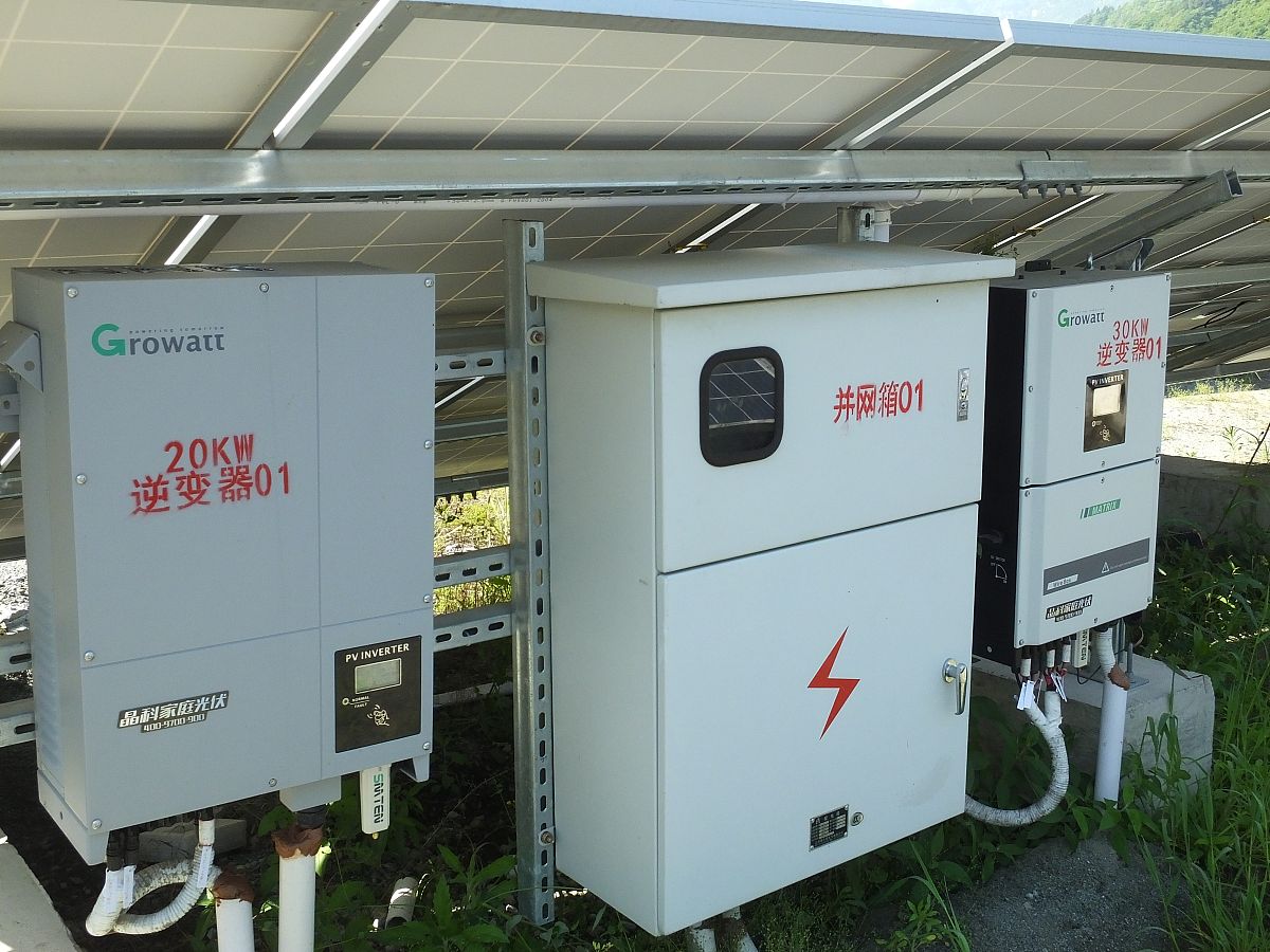 5000元一件的光伏并网逆变器它的实际成本价格是多少钱帮我用200字详细描述