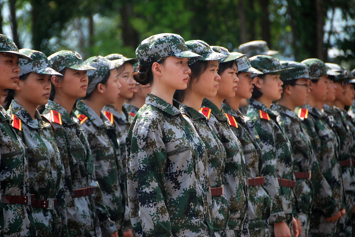 大一新生军训总结：徐教官、军姿、团队精神和三拳四腿