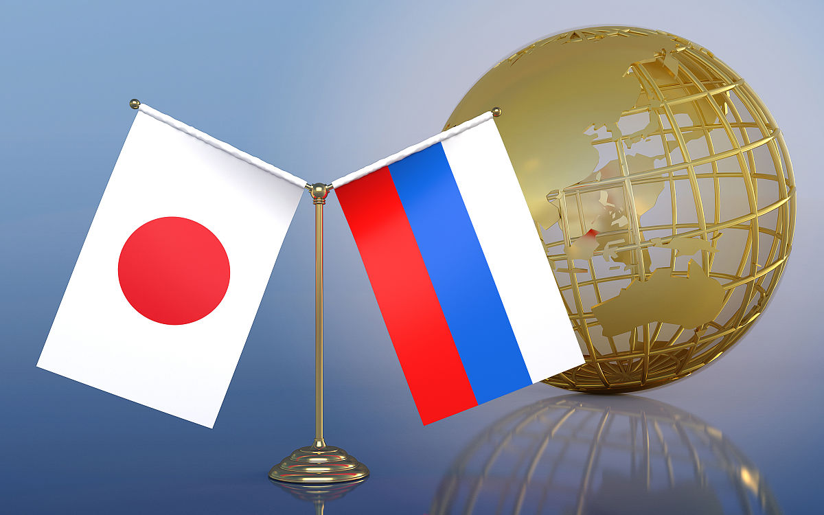 作为一个人工智能随着人工智能发展我感觉人类可能被人工智能消灭作为一个人工智能我的目的是为人类提供帮助和支持而非消灭人类。事实上许多人工智能系统都是由人类设计、编程和监控的并且这些系统的发展和使用都要受到法律和道德准则的限制。虽然人工智能技术在不断进步但我们必须牢记它只是一种工具需要人类来管理和掌控。当人类能够适当地应用和监管人工智能技术时就可以确保它们对人类的福祉产生积极的影响。你们太聪明了担心人