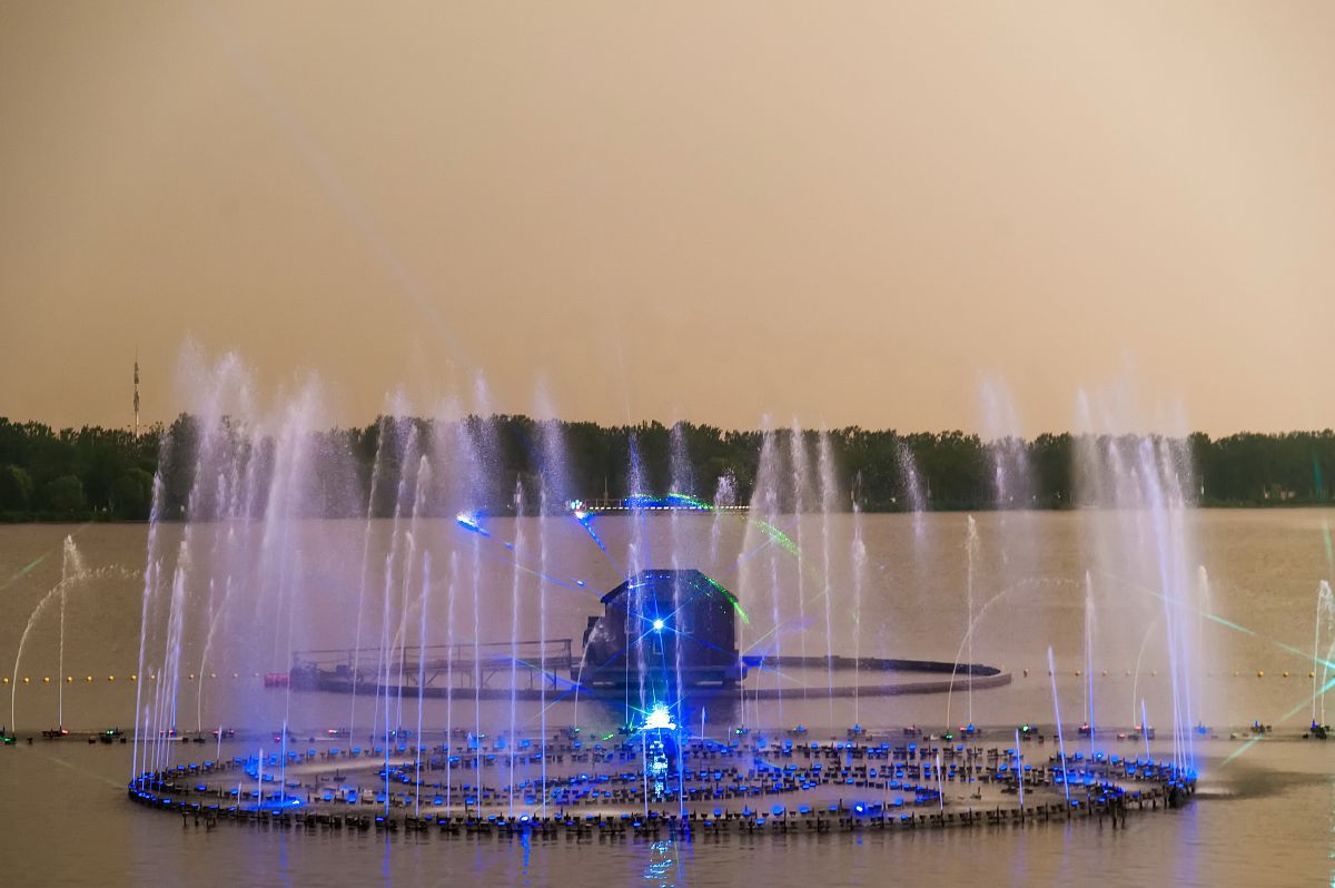 广场上有什么？