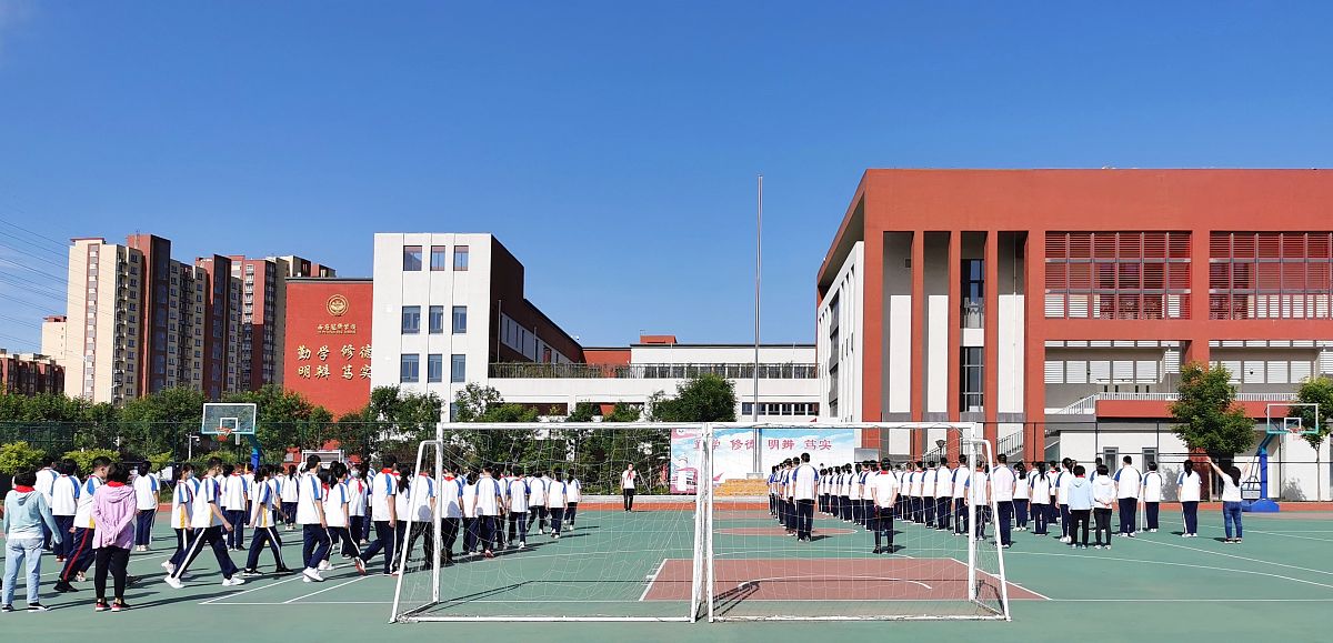 2020年6月1日,北京,昌平西府冠华学校中学一年级和小学六年级开学复课