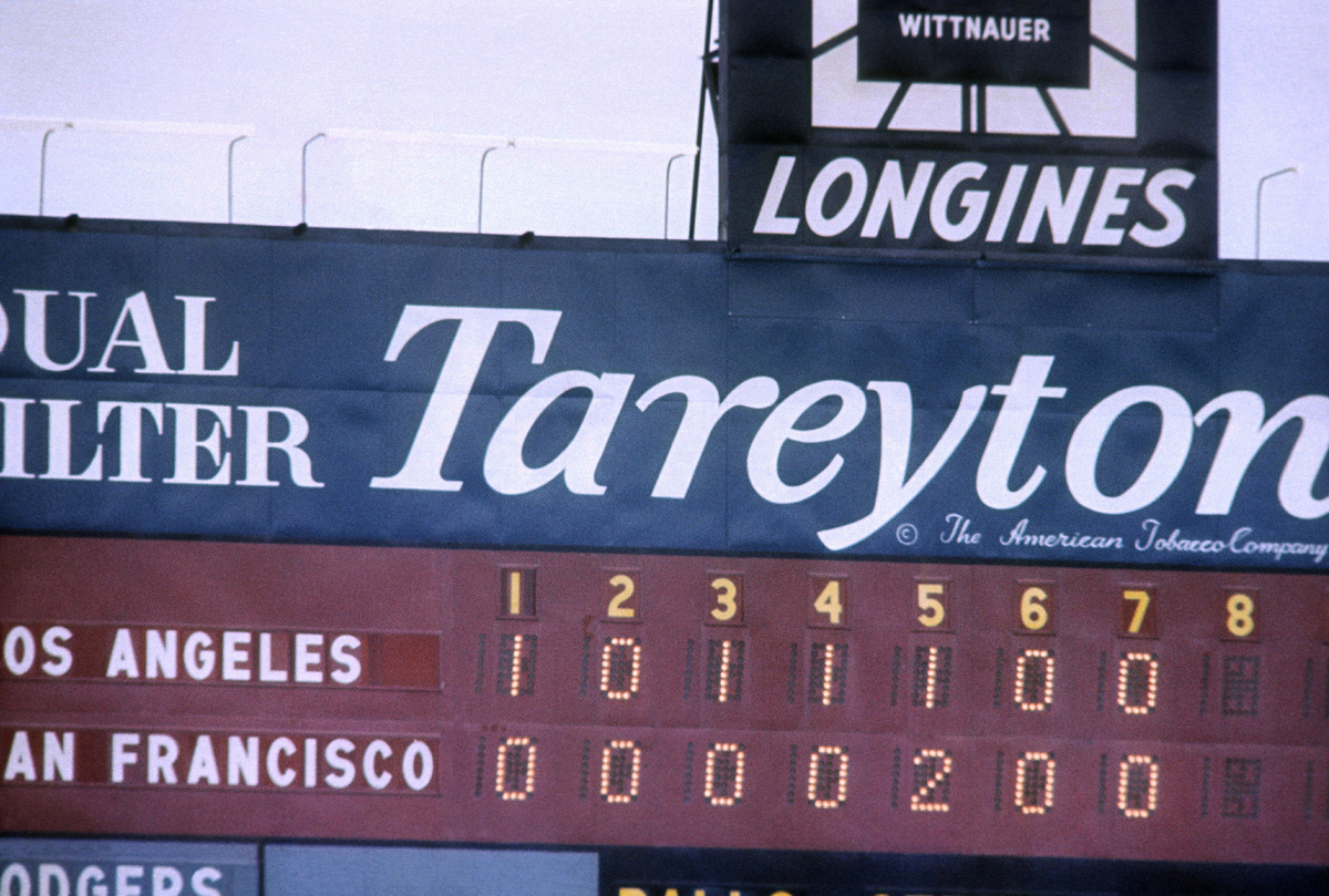 虚拟一个银行的地址以及它的英文