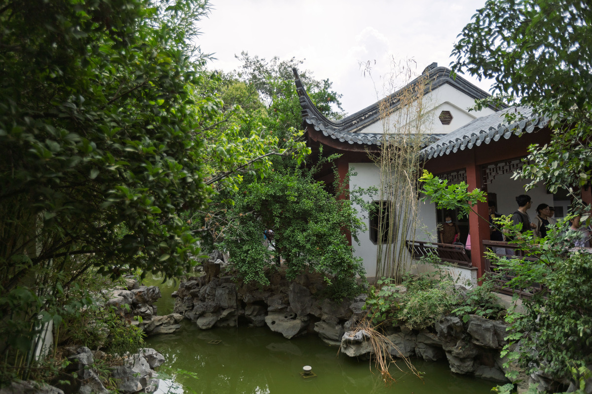中国传统园林建筑：历史、特点、设计原则与文化内涵