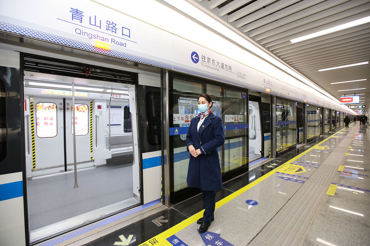 重庆轨道交通学校毕业生待遇 - 就业前景、实践能力、深造机会