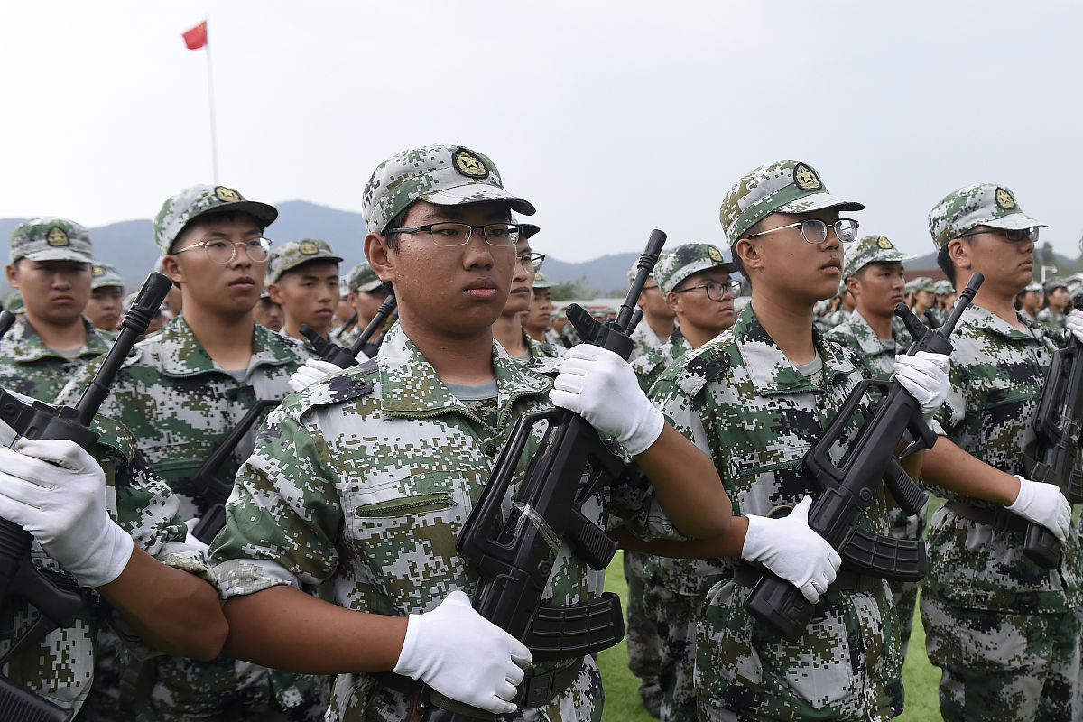 大学军事技能训练自我鉴定：200字总结提升与不足