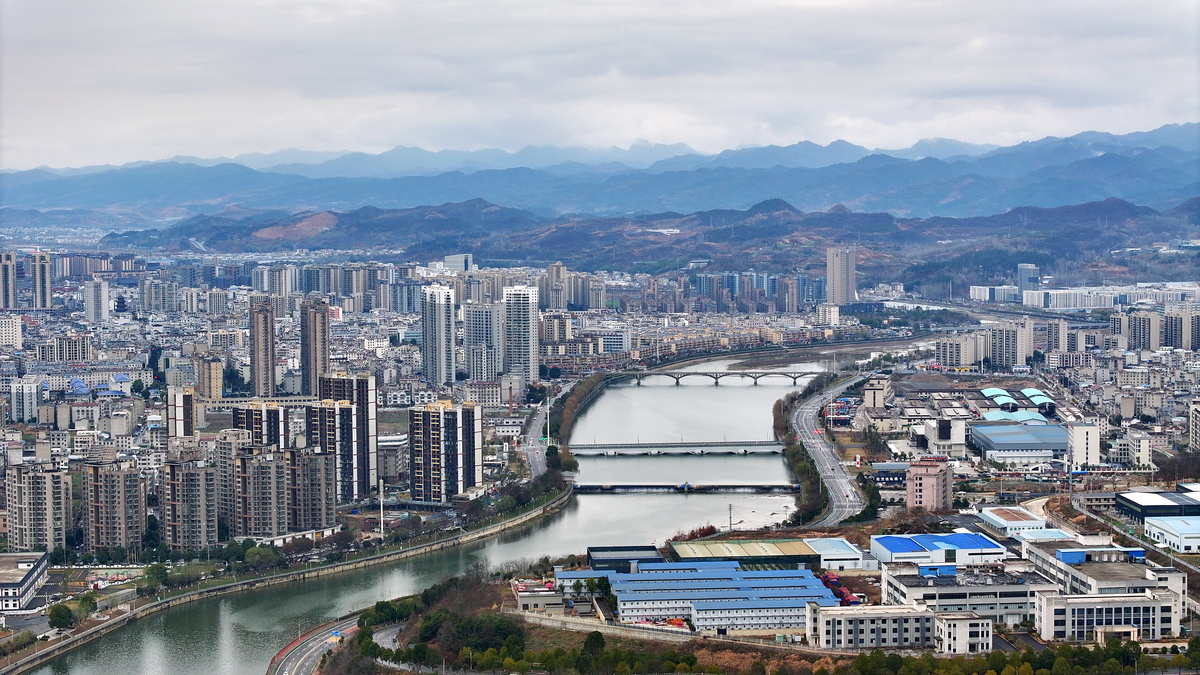 2026年3月1日,湖北十堰房县,城区防洪工程最后一段望