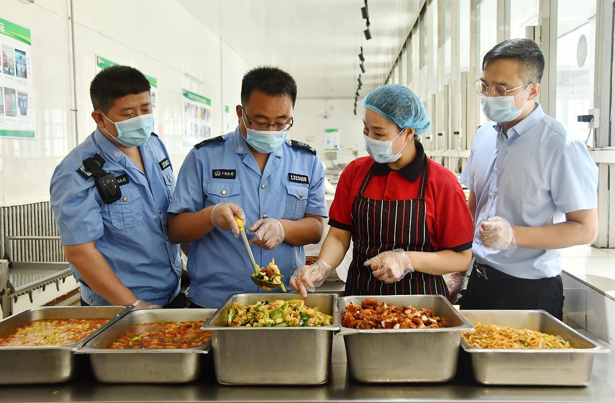 你是中国农业大学食品学院教授项目名称食品专业卓越人才培养体系的构建和实施请写出该项目的立项依据不少于2000字