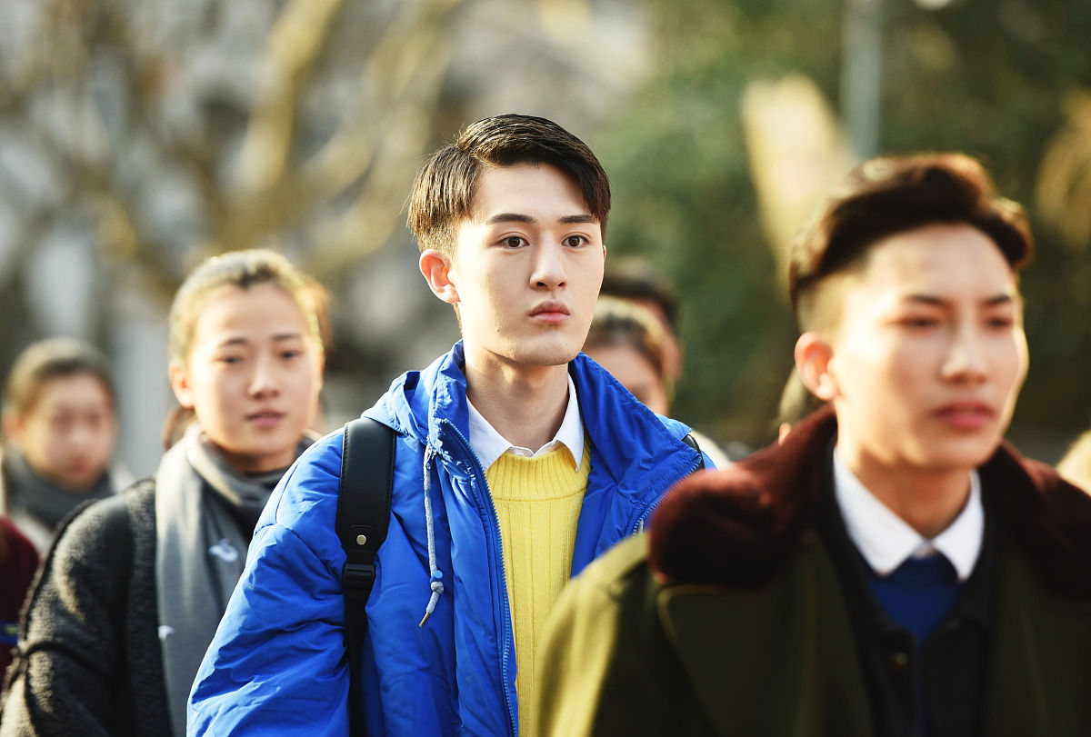 金瀚转学：友谊和爱情的考验