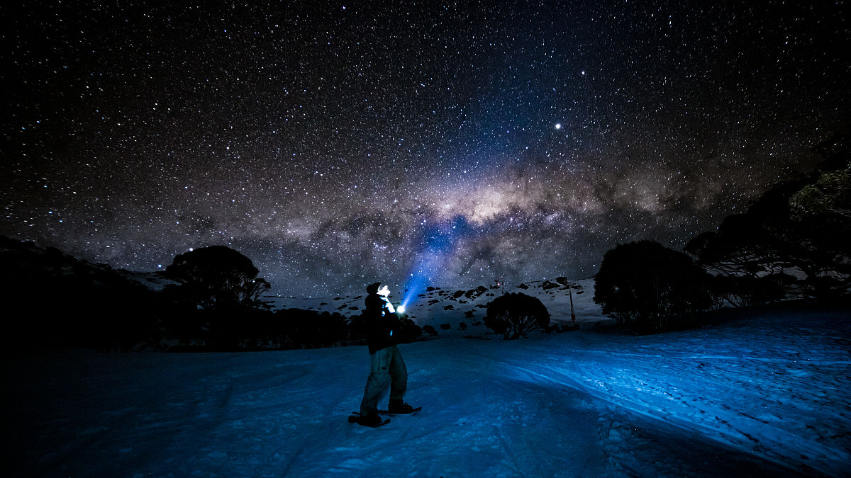 当地时间2020年9月14日,澳大利亚夏洛特山口,明朗的夜空中出现壮观的