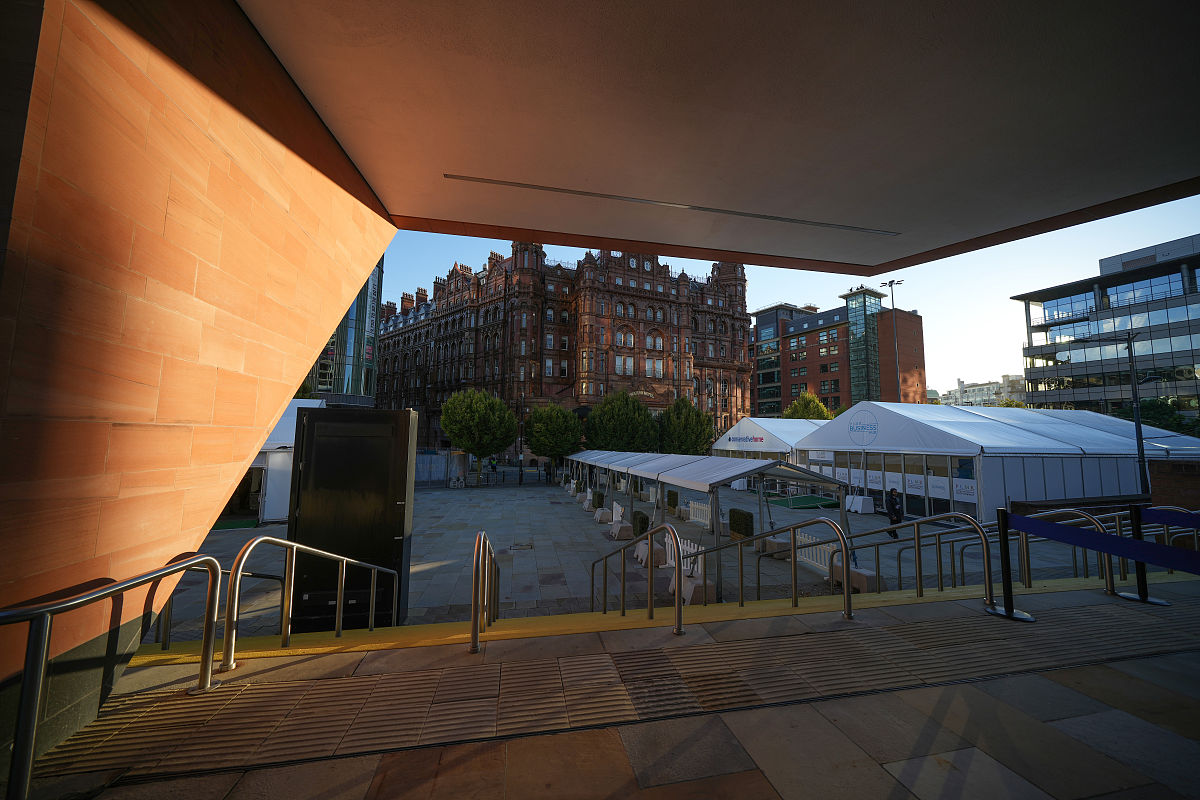 成都邮电职业技术学校王牌专业招收人数是多少