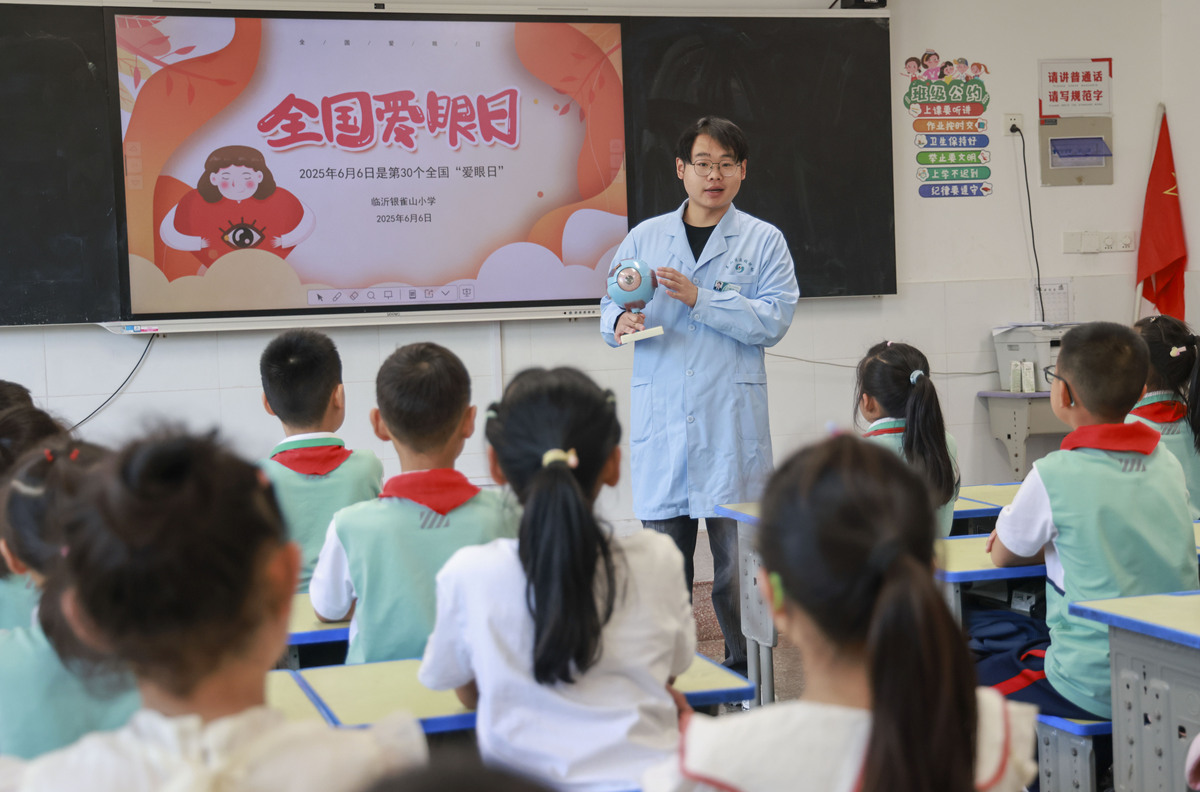 烟台日报社小记者团开展'我是眼科小医生'实践活动，科普眼健康，预防青少年近视