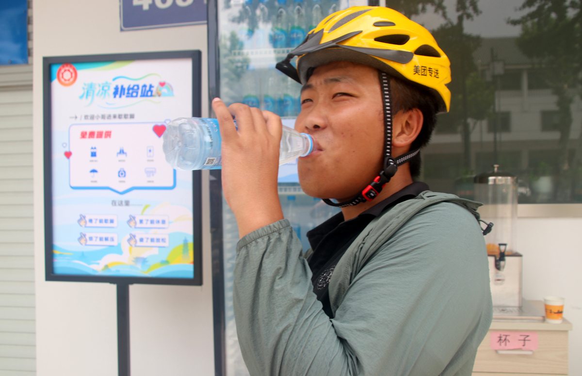 波丝蒂爱心行动：为户外劳动者送上免费面包，传递爱的力量