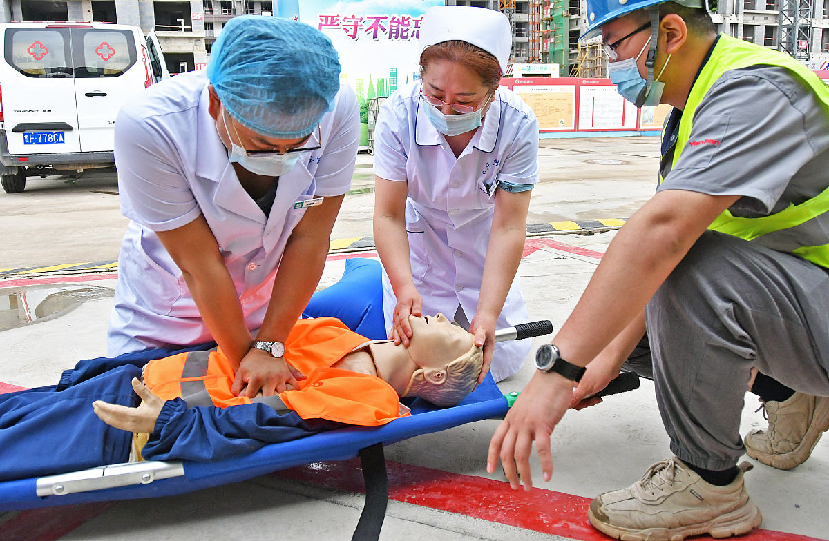 抢救心肺复苏照片起名中文