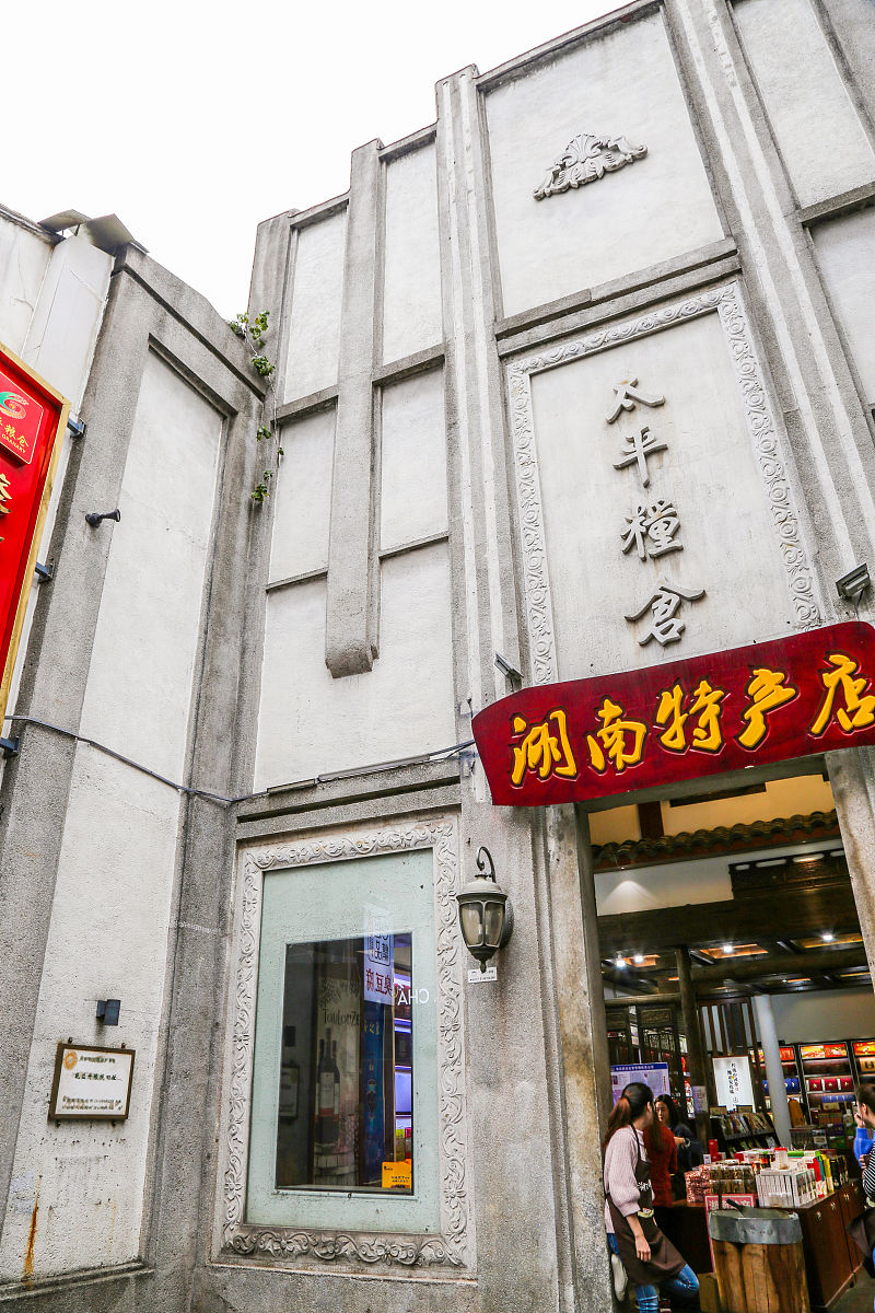 走进水贝市场聆听时代故事。请你根据前面内容写三份相似的内容