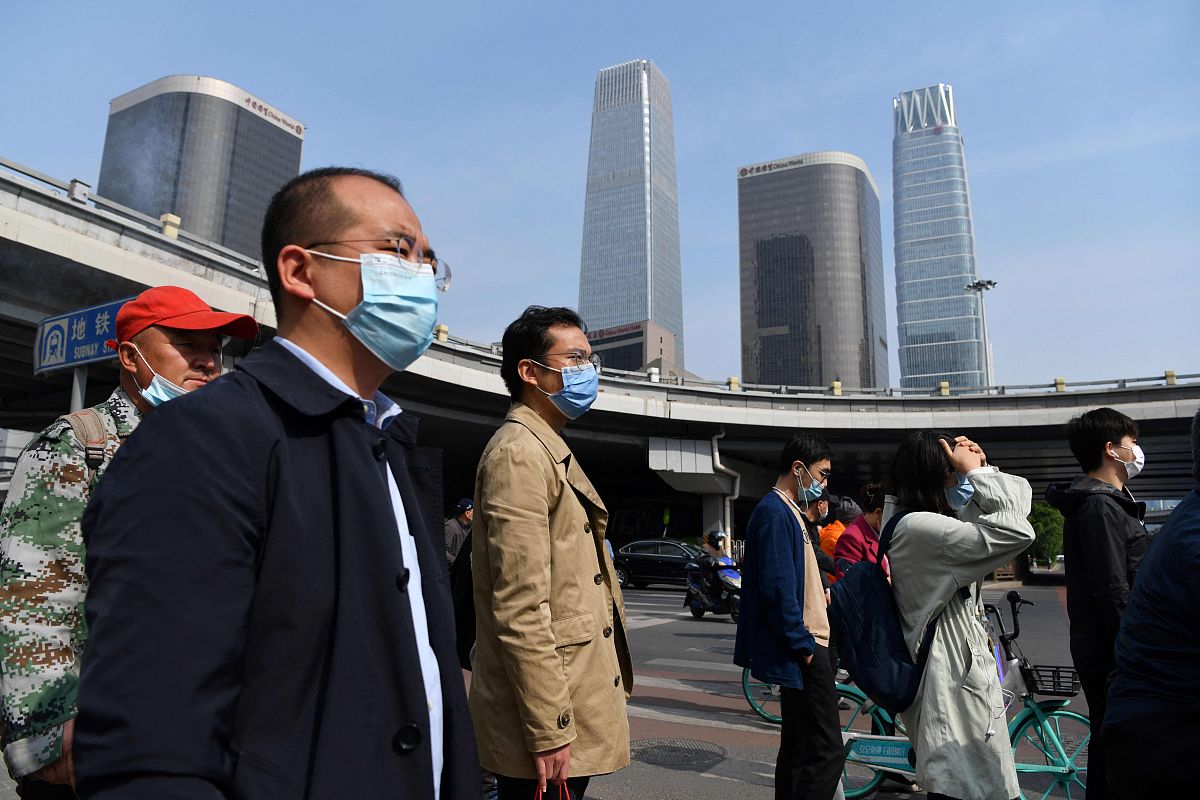 请你仔细计算A族1737年人口105人年均人口增长率199％1767年人口多少人？
