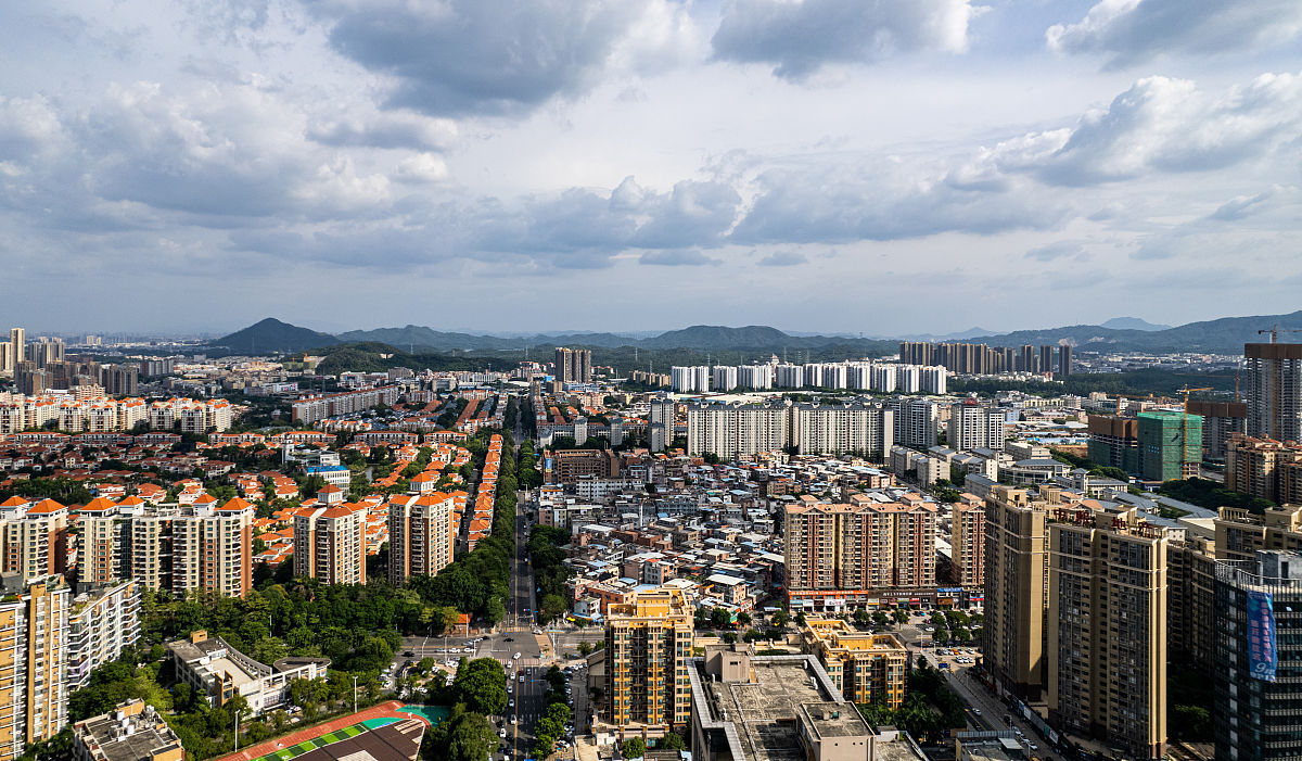 2021年10月7日,广东东莞,航拍南城城市建筑风光.
