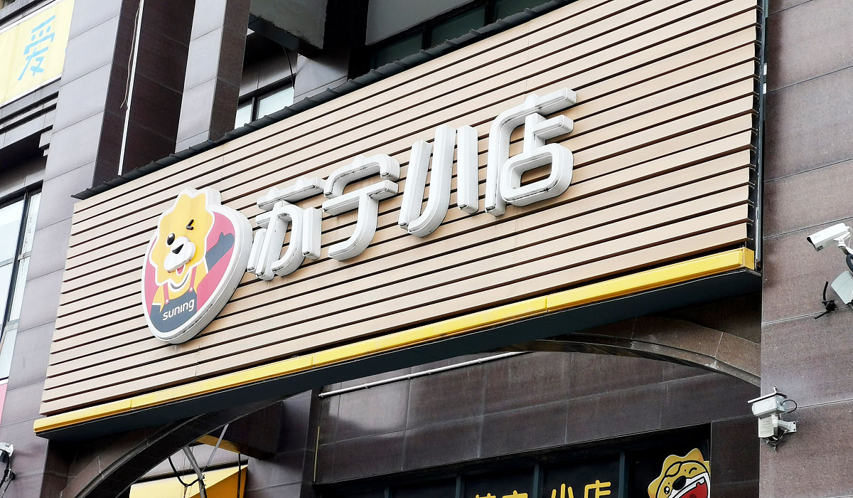 我可以通过多种方式与您交互包括：1 在任何支持互联网访问的设备上使用浏览器访问我的网站httpswwwchatgptcom与我进行会话。2 您可以在Facebook Messenger中搜索ChatGPT并向我发送消息。3 您还可以在Telegram中搜索ChatGPT Bot然后与我建立联系并开始会话。无论您选择哪种方法我都将努力回答您的问题和提供有用的帮助。目前你是一名淘宝新店铺老板请选择一些