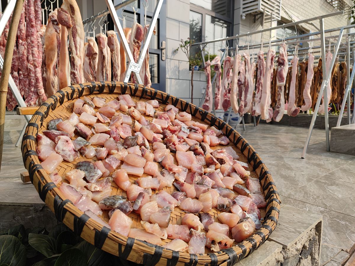 腊肉猪脚放了十天会臭吗？