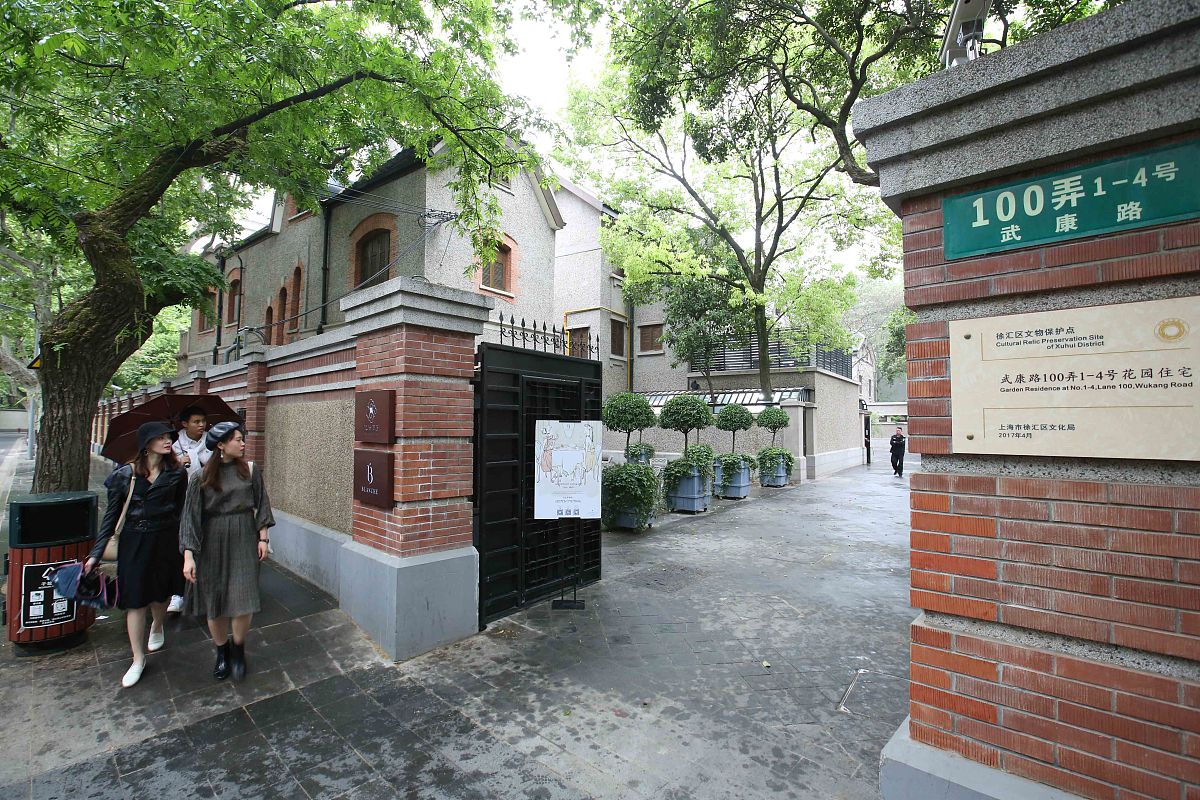 请为曹禺故居纪念馆写一段200字以内的解说词。