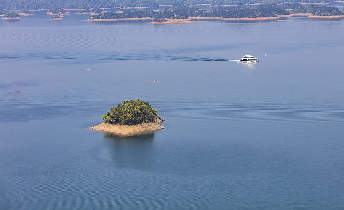 2019年4月7日,江西九江,航拍庐山西海风景名胜区湖光山色美如画卷,大