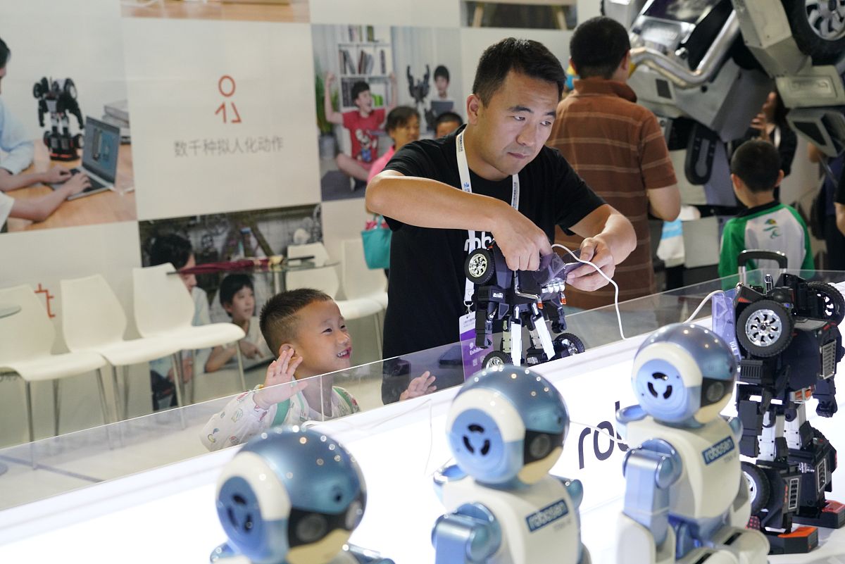 技术创新赋能非遗传承：机遇、挑战与能力提升