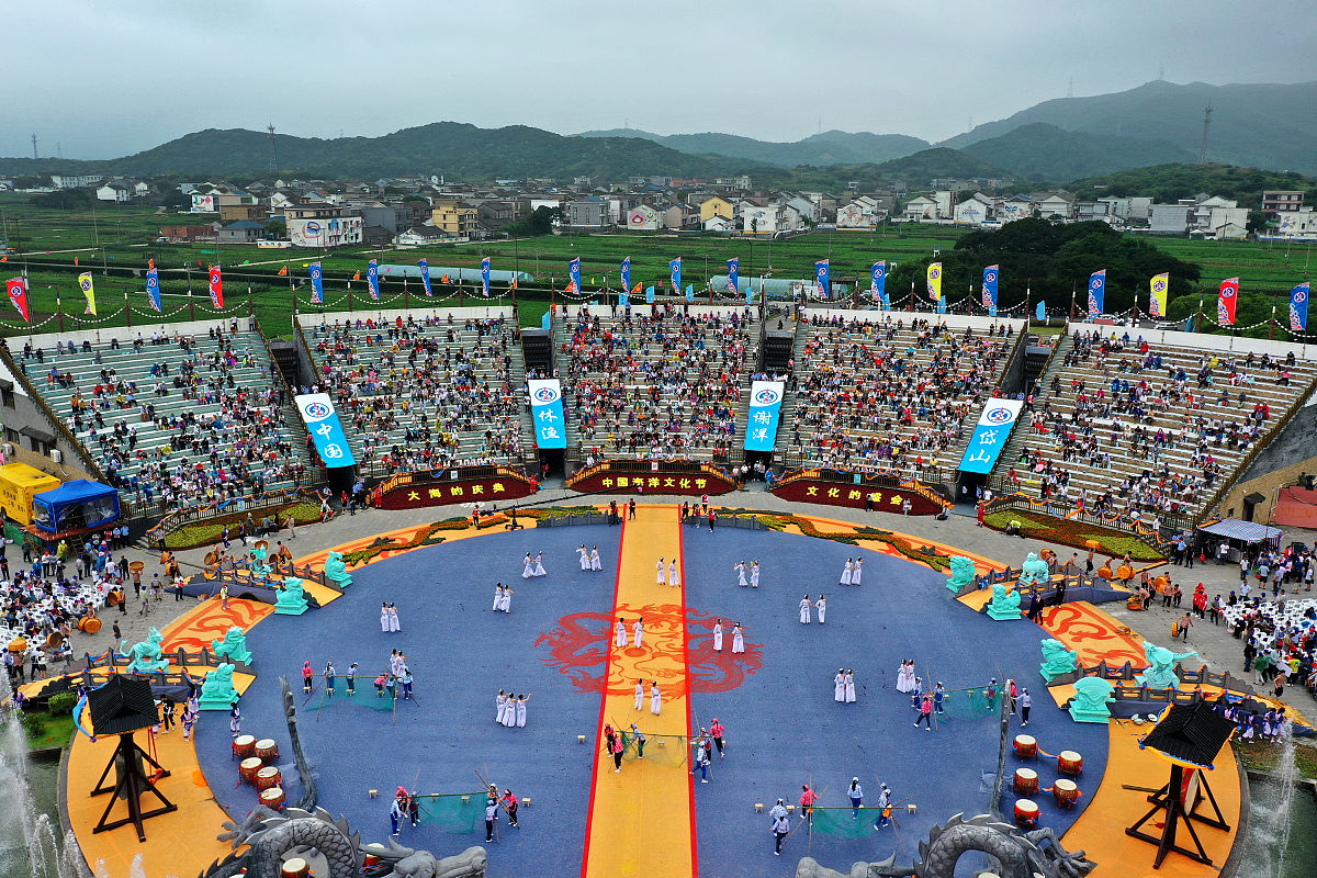 浙江舟山“美好生活大集”开幕：真人木偶摔跤引爆现场！