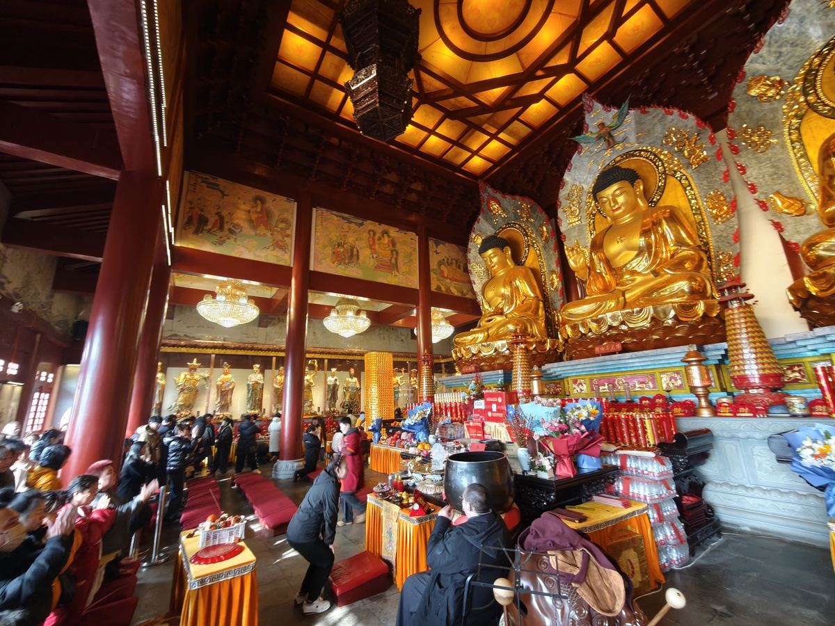 2026年2月21日,辽宁本溪,财神寺举行迎财神民俗活动