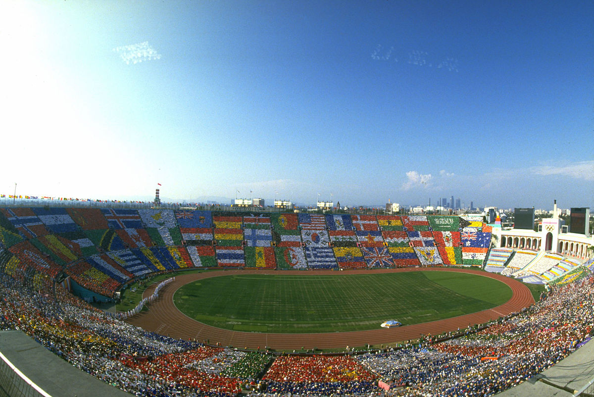 1984年7月28日,第23届夏季奥运会在美国洛杉矶纪念体育场举行开幕式.g