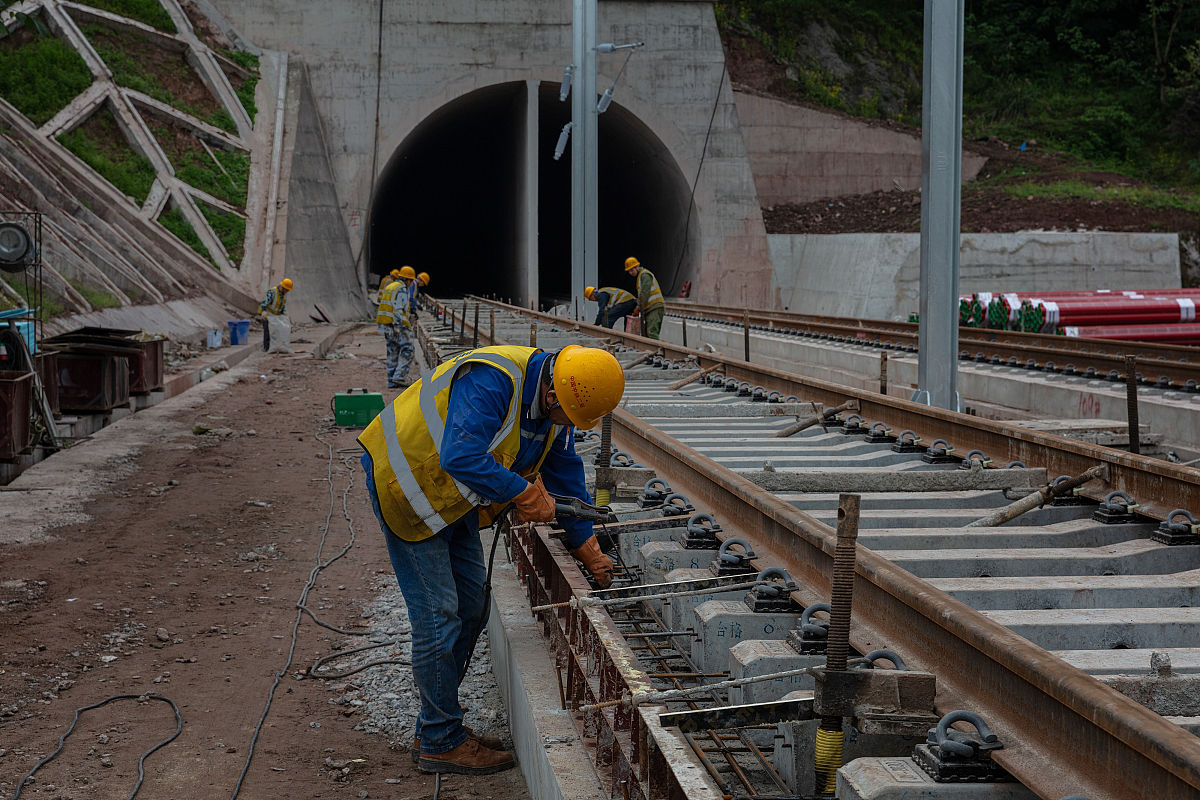 通过日常生活中接触了解到的某个具体工程项目分析基本过程和主要思路