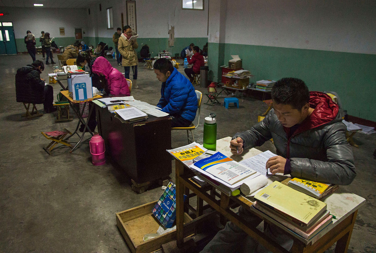 在学校就餐一个月大约需要多少生活费？_成都高铁学校招生