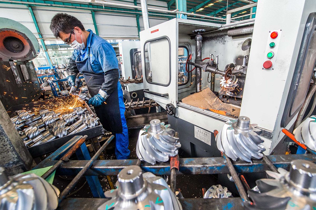 中国五金加工行业前景光明：机遇与挑战并存