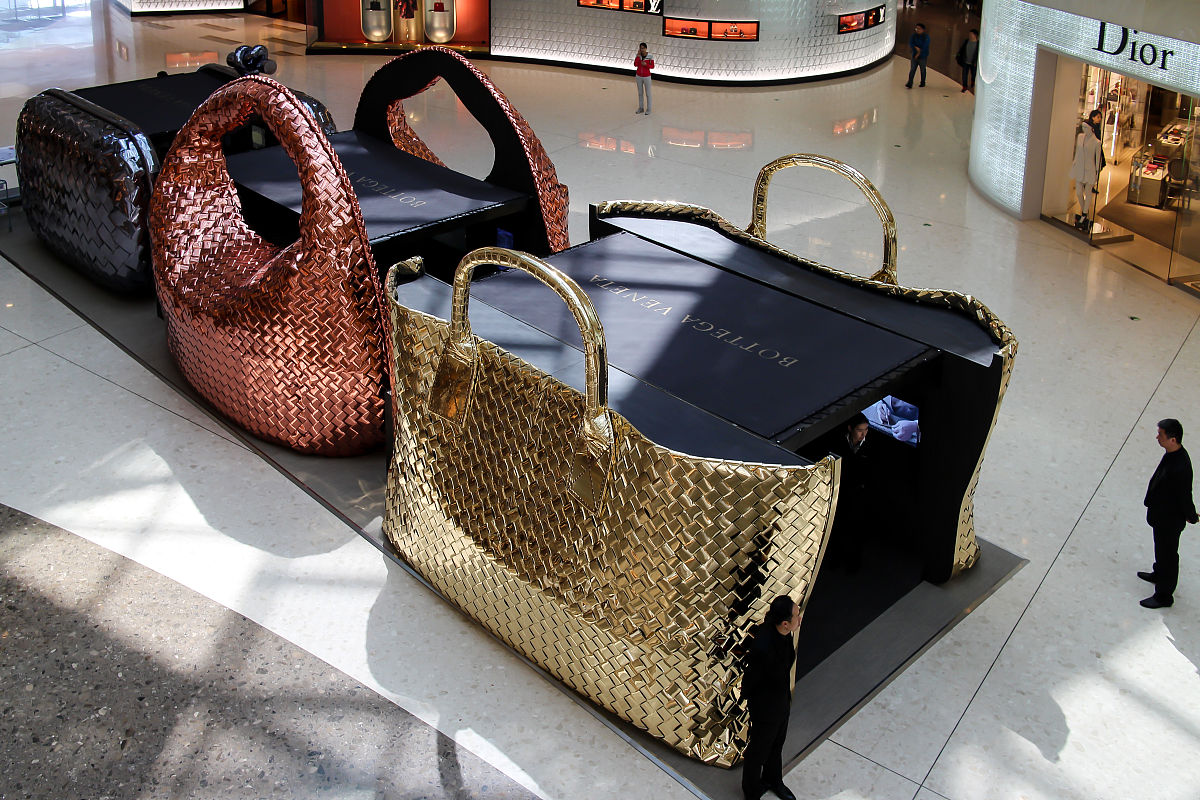 Furla 品牌介绍 - 意大利奢侈品牌，简约时尚，高品质皮革