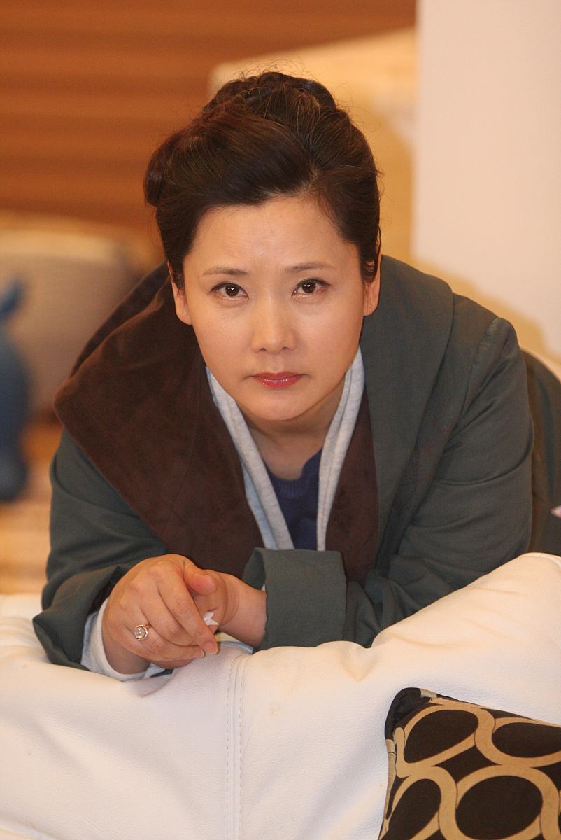 2011年4月29日,北京,电视剧《娘家的故事3》热拍中.何赛飞 +++_+++娘