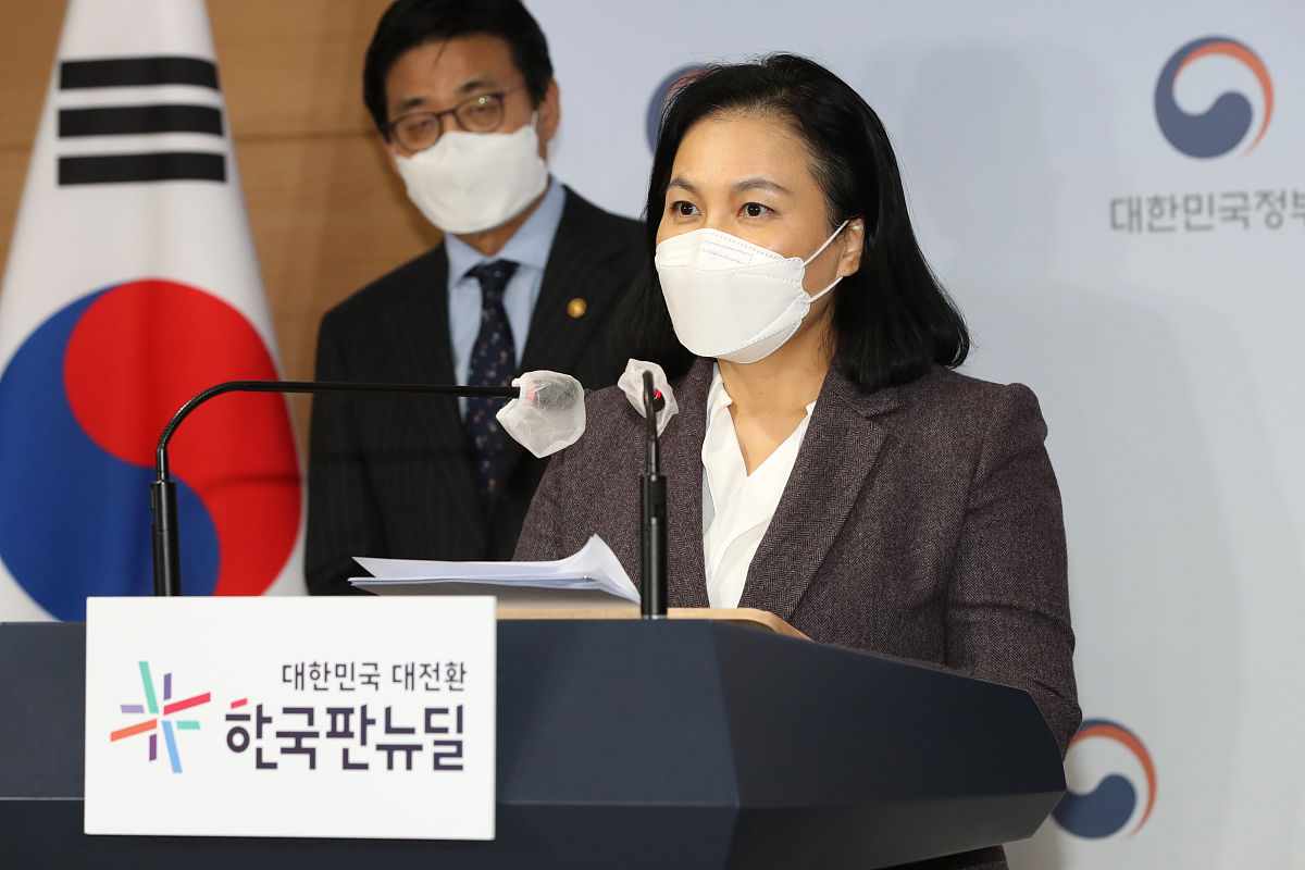 当地时间2021年2月5日,韩国首尔,俞明希出席新闻发布会.当日,韩国候选