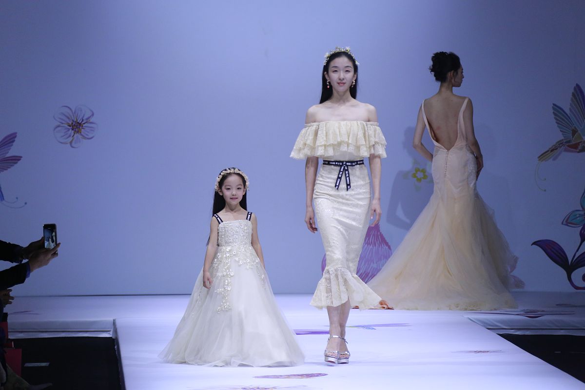 2017年11月4日,北京,2018春夏中国国际时装周:comme tu es·刘嘉 品牌