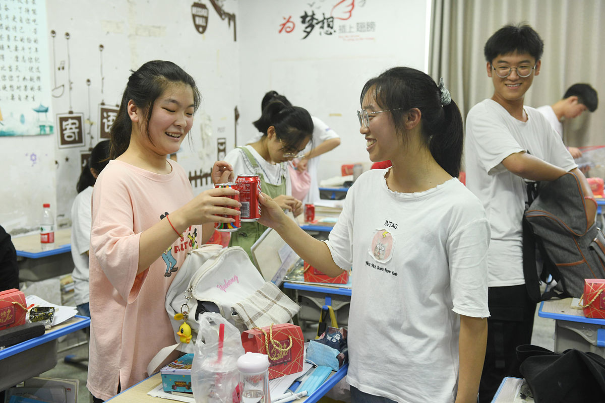 南充2022年女生读卫校有前途吗