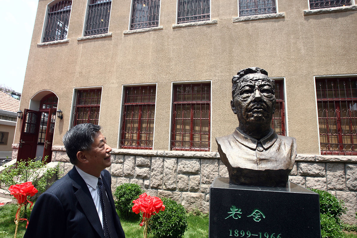 老舍作品评价：幽默与深刻的社会观察