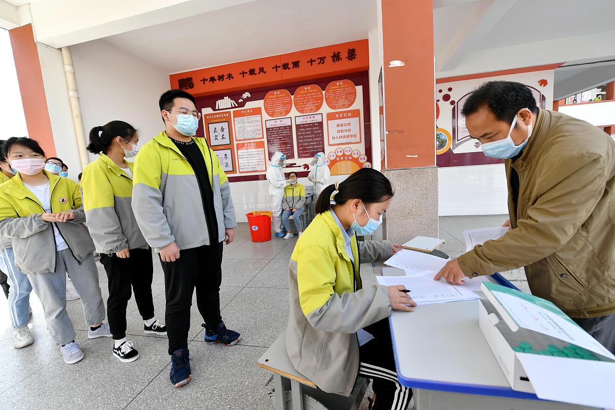 润色这句话这个月我学会了组织因为疫情和放假影响导致勤工助学发生了很大很大的变化我也需要不断的去分组和安排细节从开始的乱成一遭到最后变化虽多工作却始终井然有序！这也让我学会安排自己大三忙碌的学习和生活收获颇多。