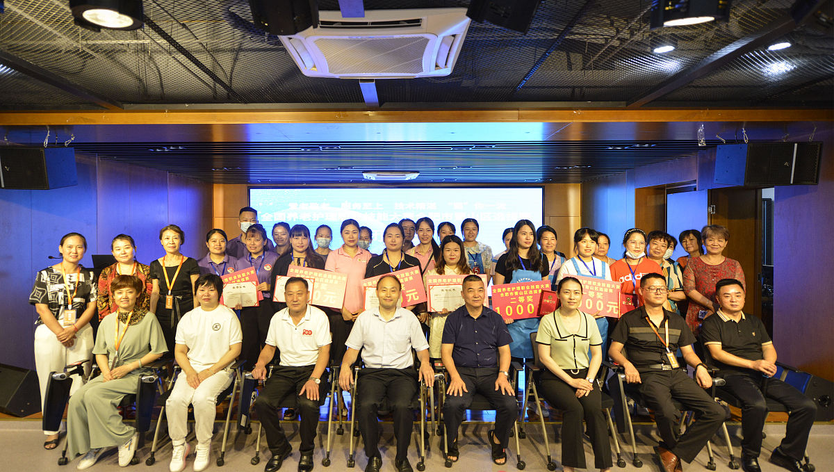 从范围、义务、权力、生效与失效几方面梳理此条例西安工业大学足球协会决策机构西安工业大学足球协会会员大会组成由西安工业大学全体会员组成以会议形式呈现为足球协会最高权利机构。负责足球协会重大事件的表决及各负责人的任免。职责投票表决足球协会重大事件会议每学期举办1–2次会议上宣布重大人事任免以及优秀成员表彰足协重大事物的公布。西安工业大学足球协会董事会组成由西安工业大学足球协会会长副会长以及宣传部、组织