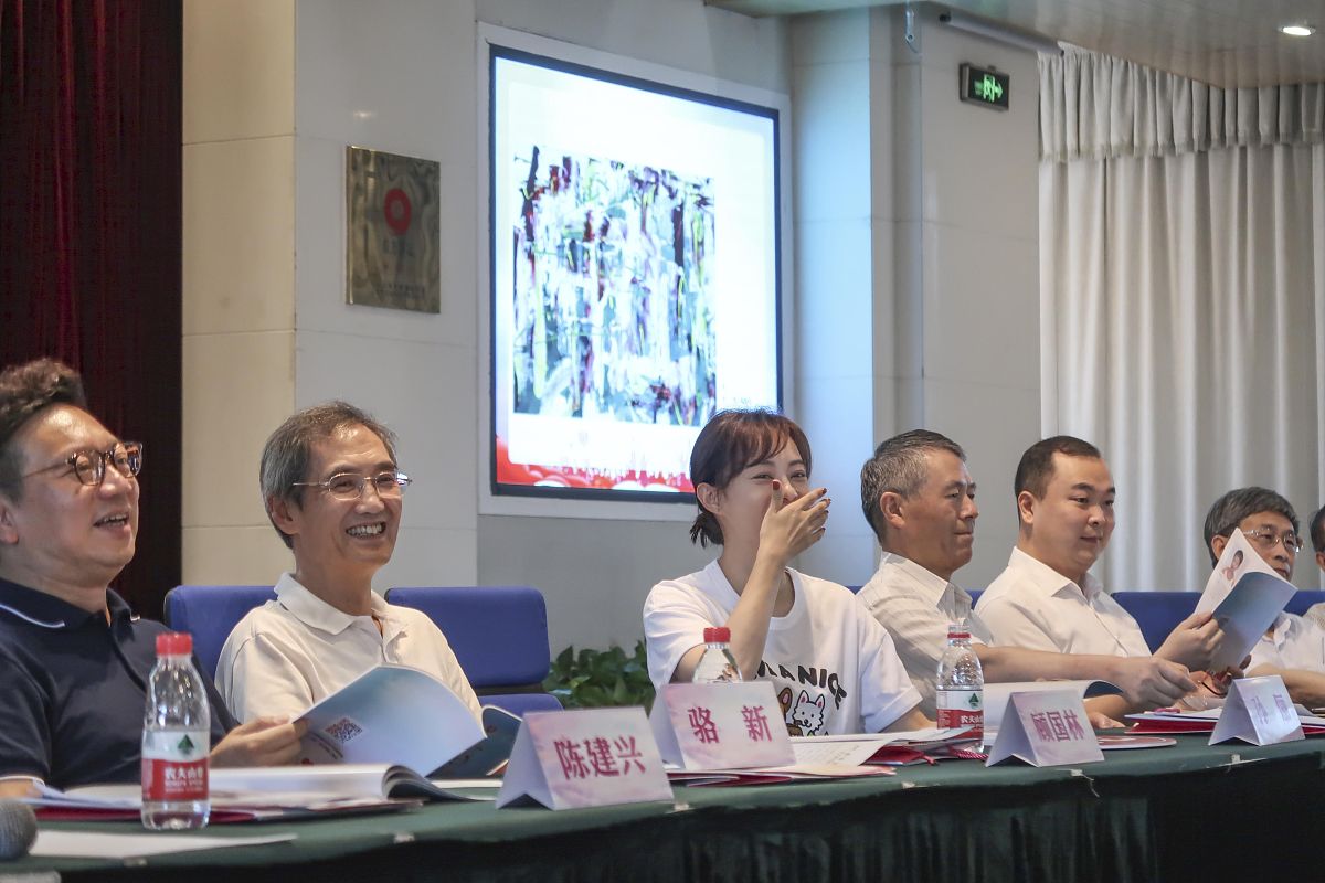 区政协主席敖天才调研重庆开县职业教育中心，推动职业教育发展