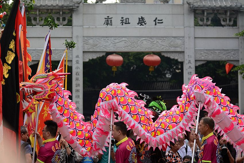 cp【涉私自更换产品标签、更改参数！#广州检出6批次镜片不合格# 】近日从广州市市场监督管理局获悉2022年该局对眼镜镜片产品质量进行了监督抽查累计抽查了20批次样品。经检验有6批次产品不符合标准要求不合格产品被抽查企业涉及广州乐峰云眼镜有限公司、广州市荔湾区英侨眼镜行、广州市荔湾区威一视眼镜商行、广州星耀光学眼镜有限公司。#浏览身边事##分享广东高校生活#cp围绕这篇博文写1条10字左右的评论