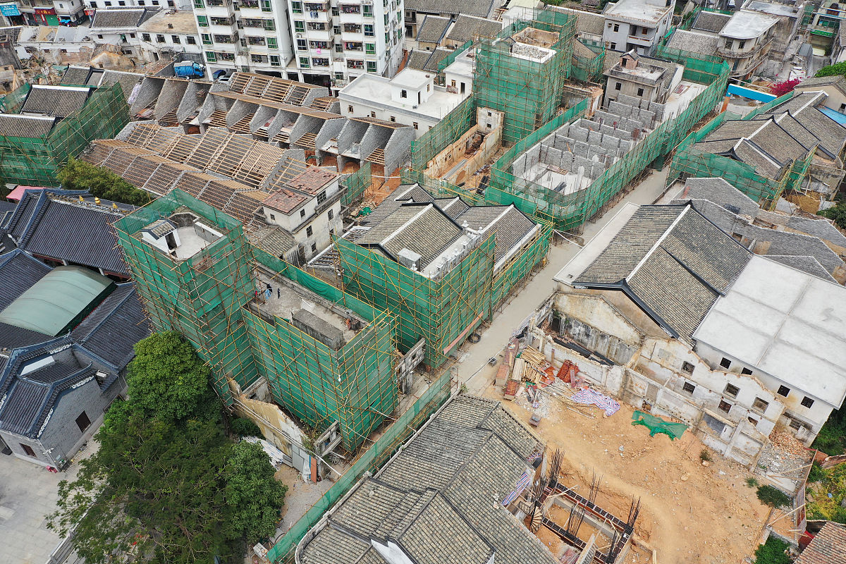 2021年4月7日,深圳观澜古墟,城市古镇进行升级改造.观澜古墟主街.