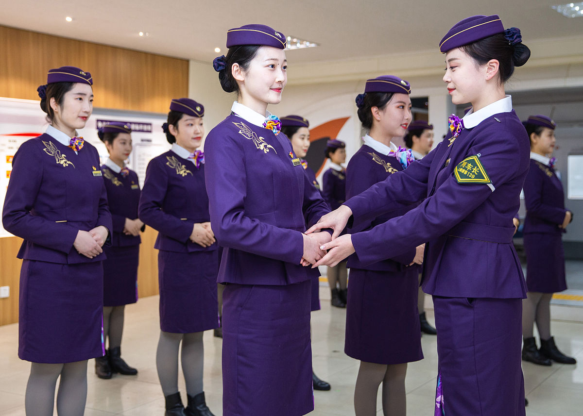 昆明铁路学校：高铁乘务员、列车驾驶员等职业培训