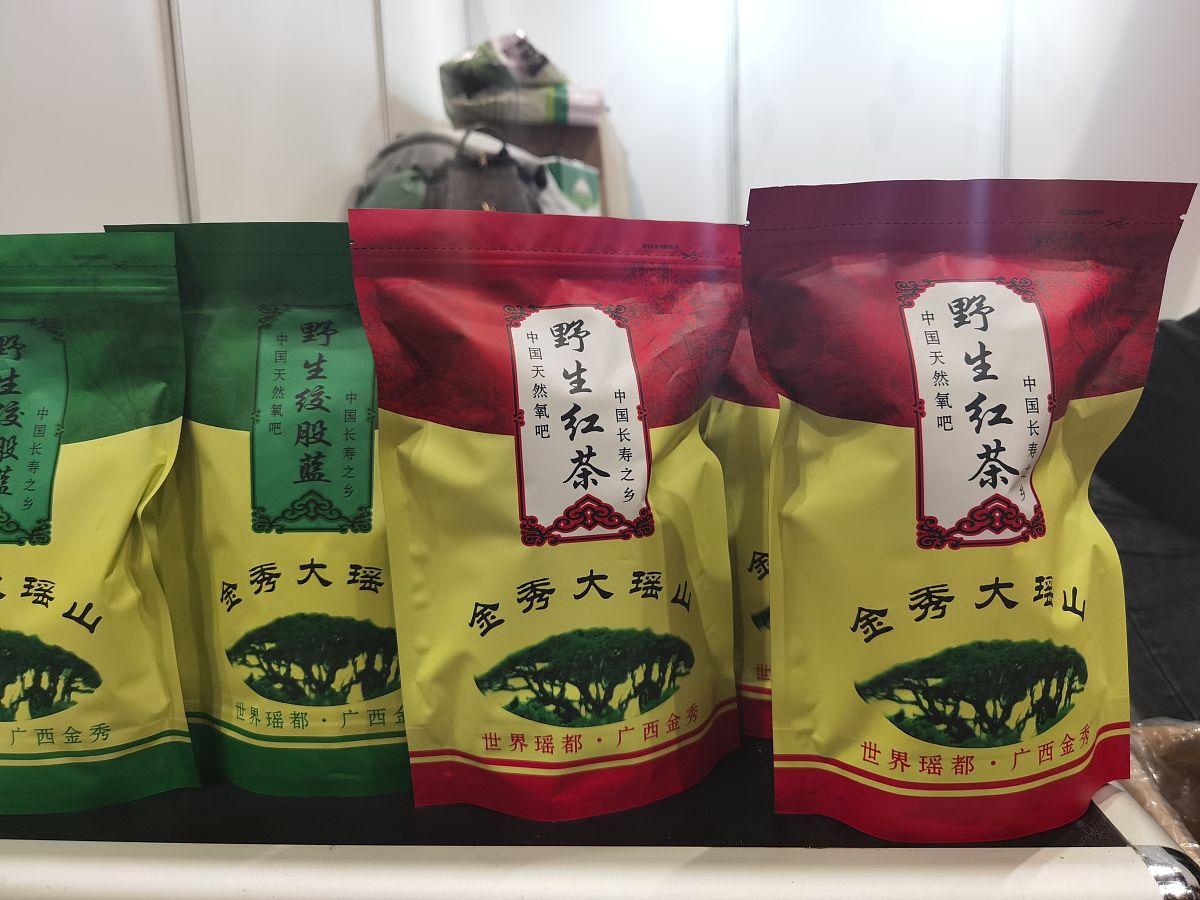 魅力福田公众号上发布了徐田古村旗袍活动打卡以及乡村振兴文艺创作基地的挂牌这些活动将文艺、古韵和乡村振兴完美地结合在一起。这些举措吸引了更多文艺工作者的参与让艺术之光照耀着乡村振兴的道路提升了乡村振兴品牌的曝光度。乡村振兴是泰康联合政府打造的举措以上的活动都是为了更好地实施乡村振兴道路举办这些活动还可以为泰康企业带来什么好处呢？帮我适当添加一些并帮我润色修改一下可以换一些表达方式