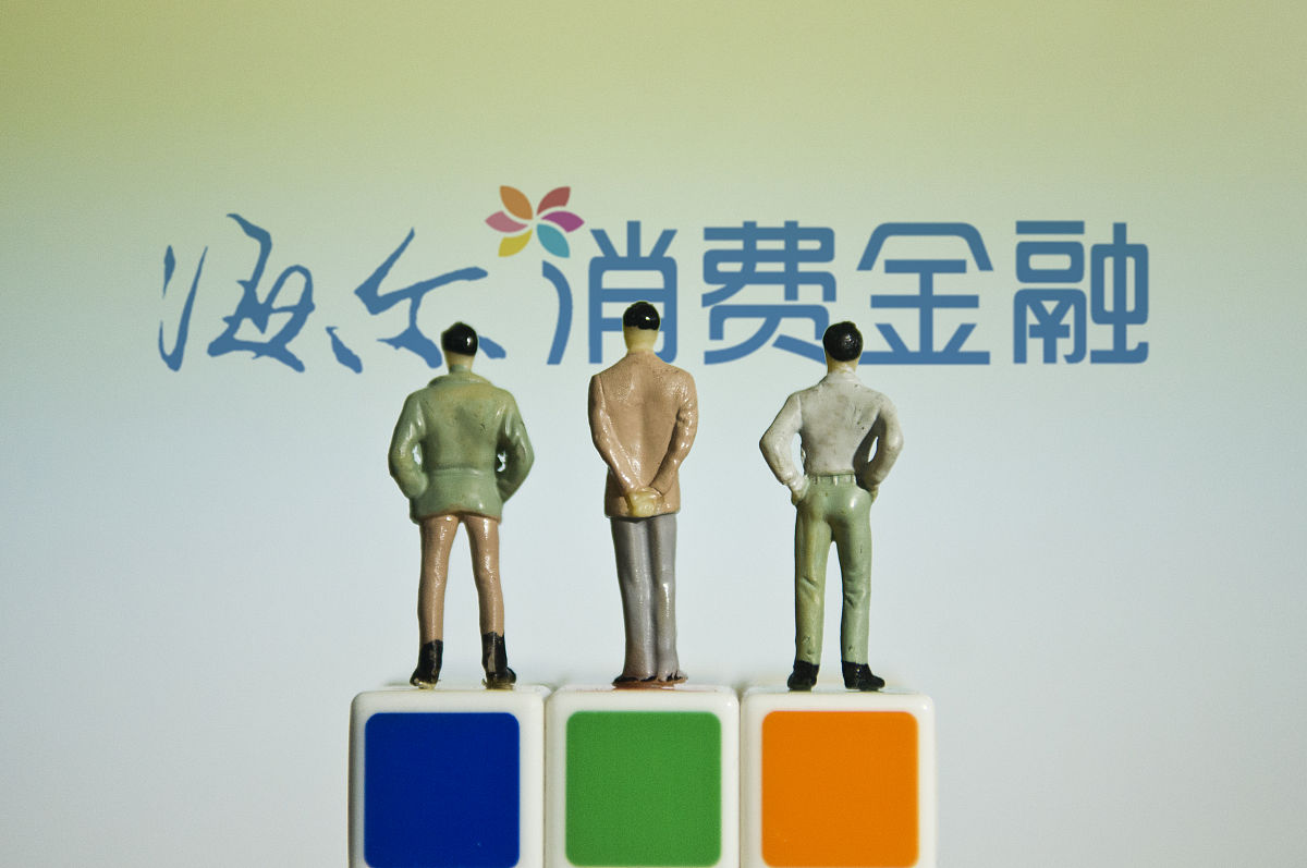 查理·布朗说：寿险顾问是金融稳定的幕后大师。我想象自己和一个保险业界的老顽固一起走在街上他的头顶上写着：投资在我身上是对的因为我协助大家买正确的投资产品。